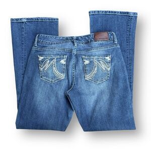 Maurices Curvy Bootcut Jeans Distressed medium wash size 5 / 6 Short Petite